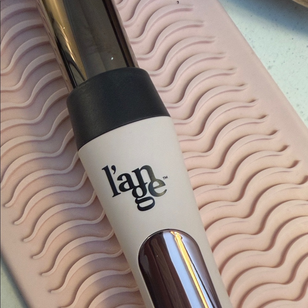 1” Lange Pink Curling Wand with Black Gloves and Silicone Mat - Picture 2 of 6